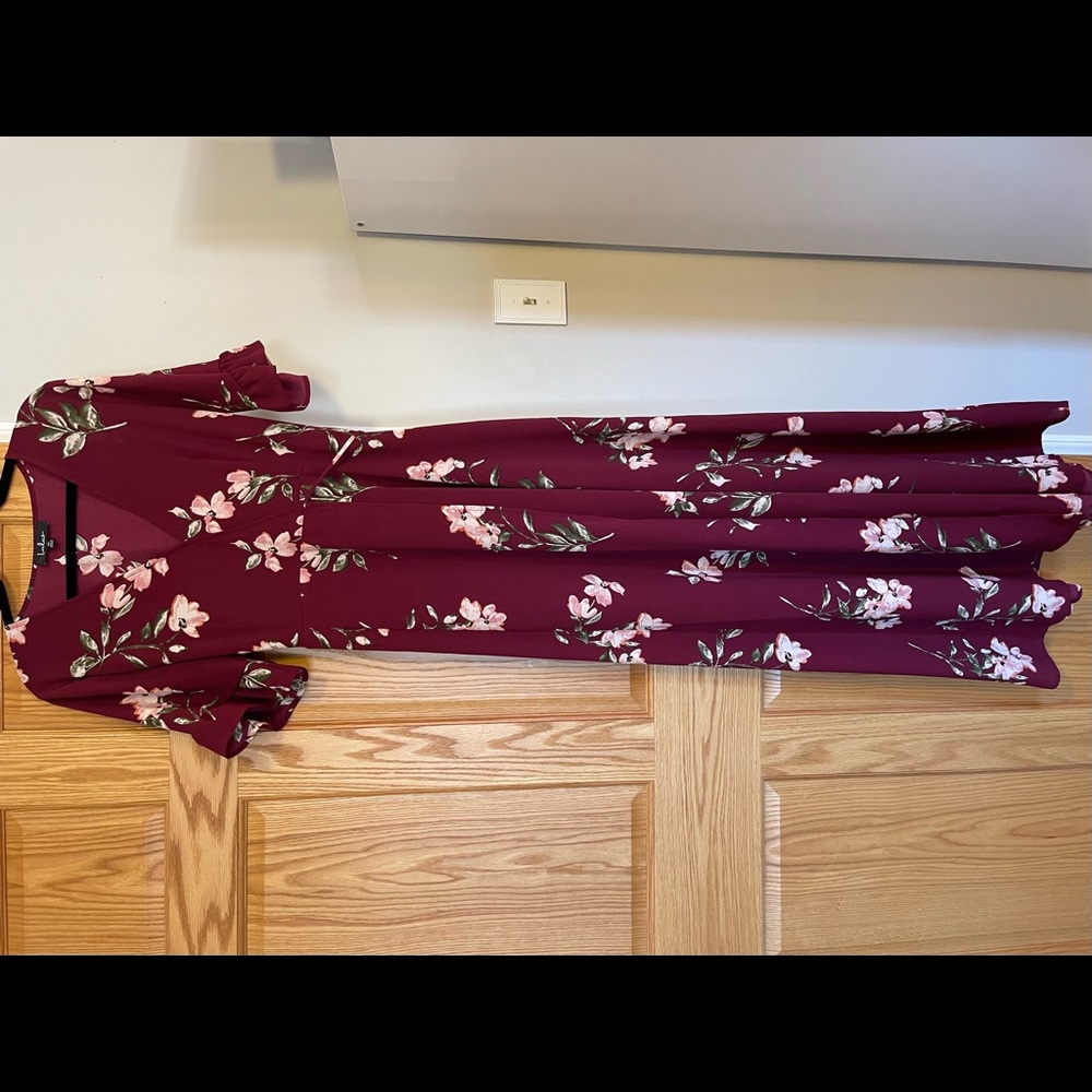 Women’s Lulus burgundy maxi dress